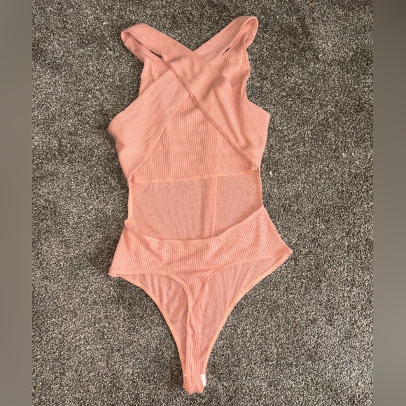 Chic Pink Asymmetrical Bodysuit with Ribbed Texture - Picture 4 of 8